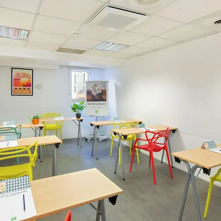 Ibis Styles Centre Gare Hotel 3*